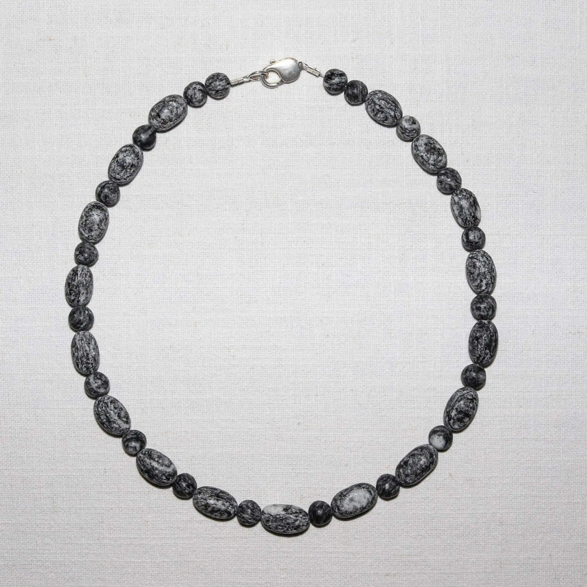 Elegant Necklace in Palü Granite