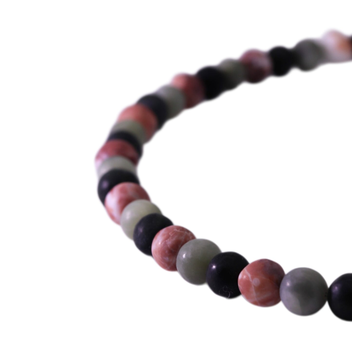 Halskette mit Steinen aus der Valposchiavo