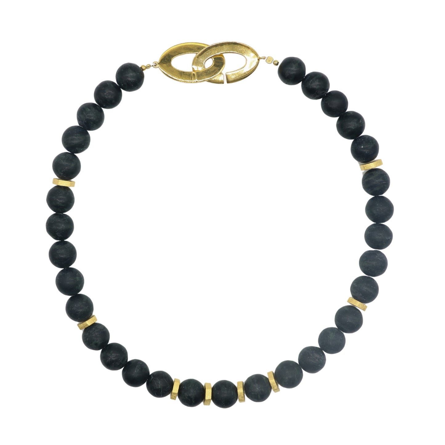 Collana artigianale in serpentino nero della Valposchiavo, filo in acciaio e gancio in argento dorato, pezzo unico stoneart swiss.