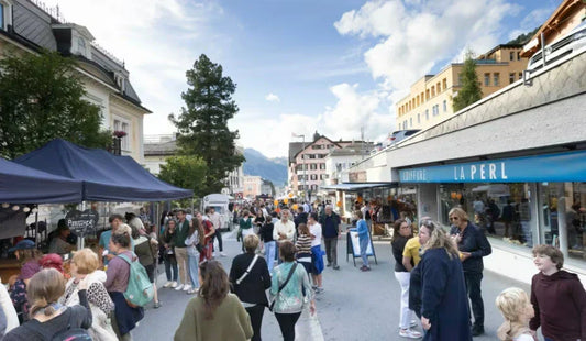 stoneart swiss al Laret-Markt di Pontresina