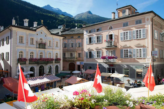 Il Marcù in Plaza, tradizionale mercato di Poschiavo con prodotti artigianali, con la partecipazione di stoneart swiss