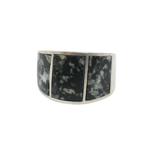 Unisex-Ring aus Palü Granit aus der Valposchiavo