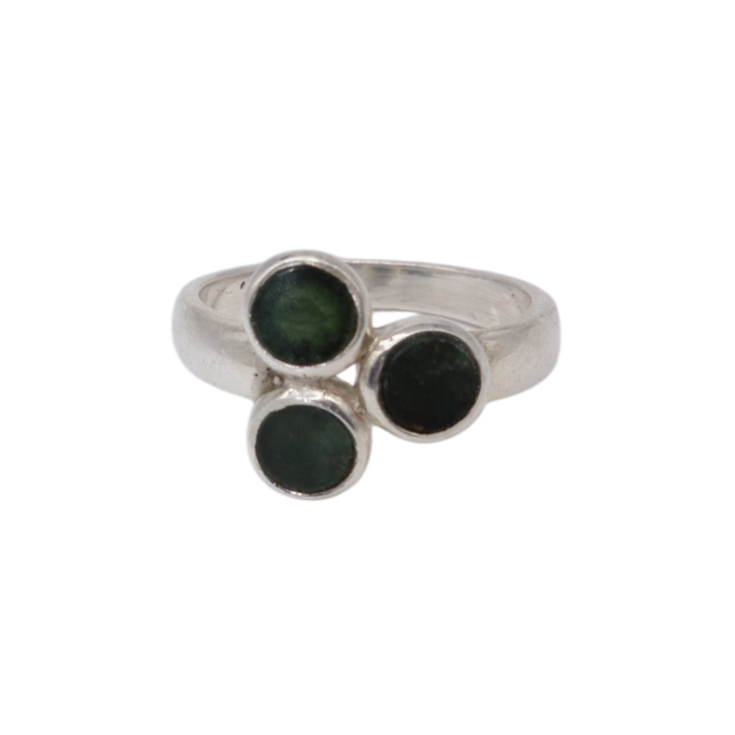 Ring mit drei Steinen aus Serpentin aus der Valposchiavo