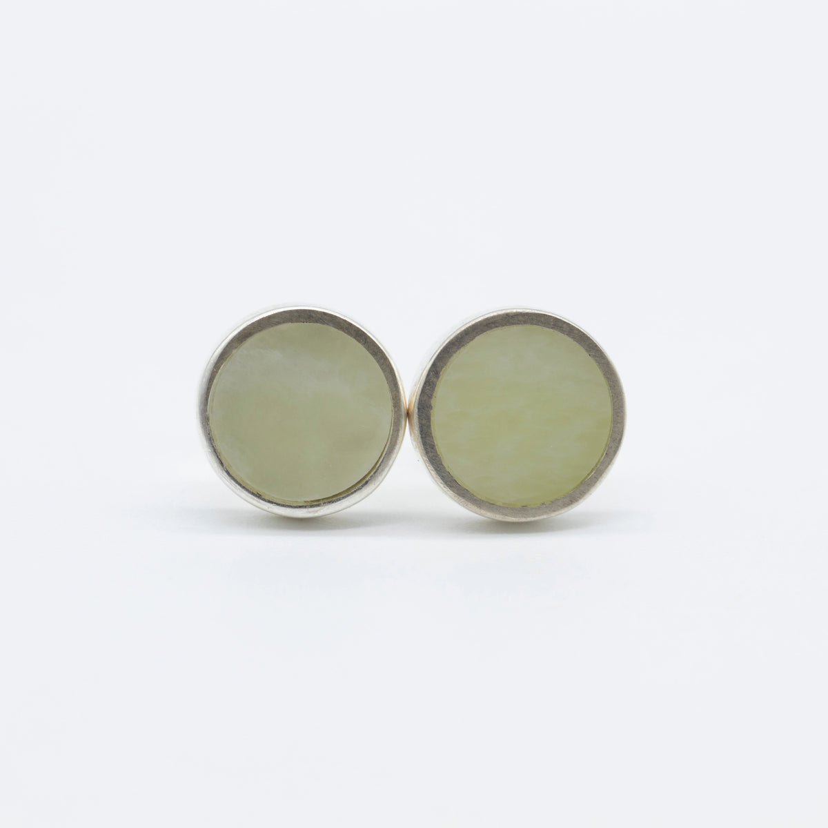 Ohrringe aus Nephrit Jade aus der Valposchiavo, 9 mm