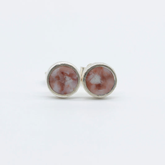 Ohrringe aus rotem und weissem Sassalbo Marmor, 7 mm