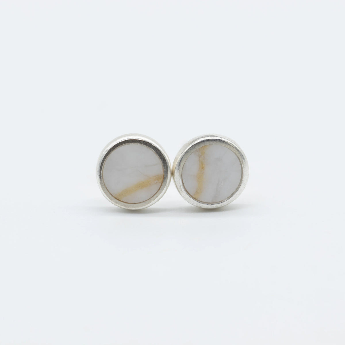 Orecchini in marmo Sassalbo bianco con venature rosate 7 mm