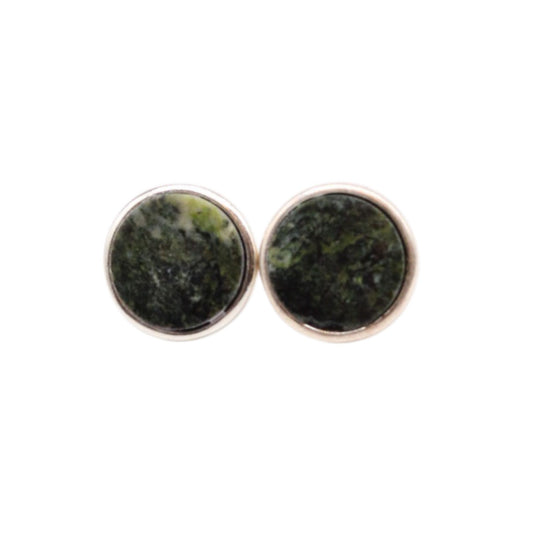 Ohrringe aus dunkelgrünem Seestein aus der Valposchiavo