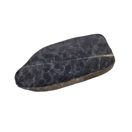 Butterplatte aus dunklem Seestein